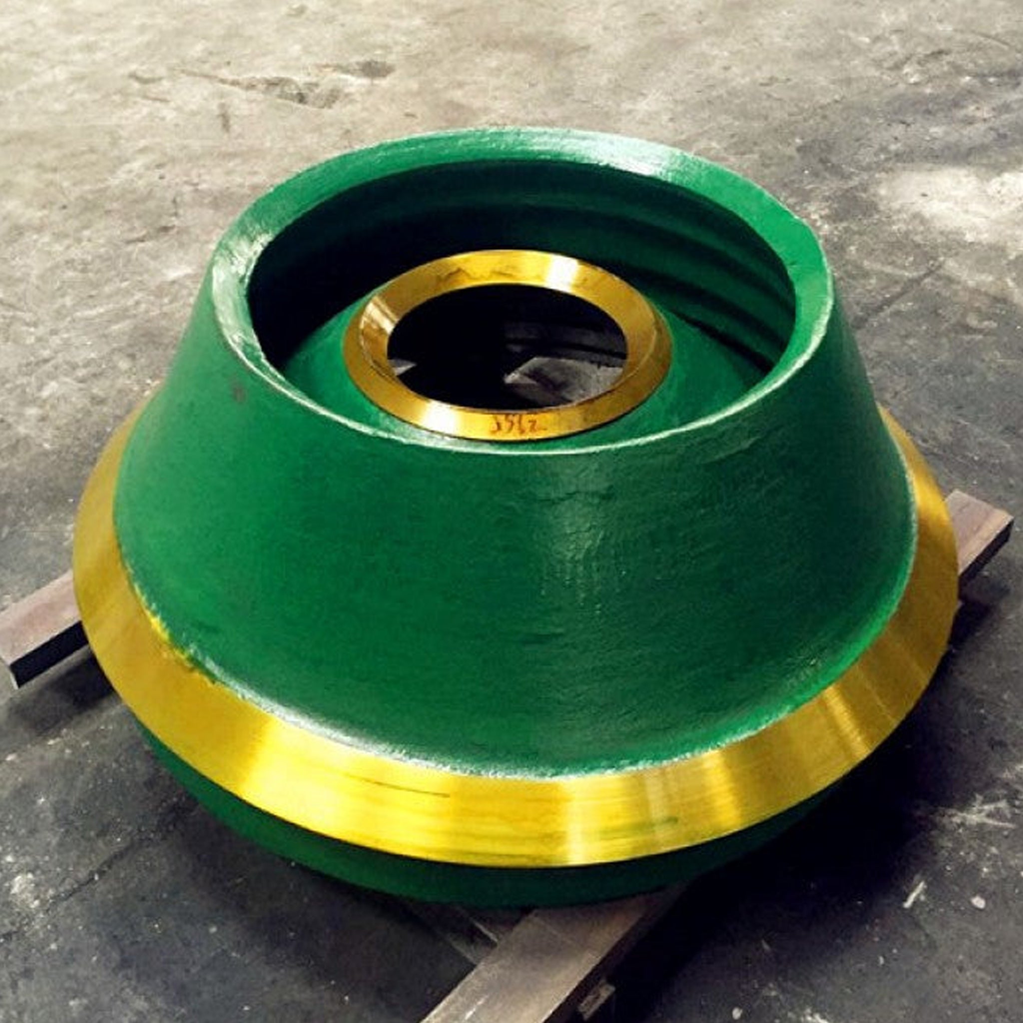 Parker 900 Cone Med Coarse Bowl Liner PN 398010389 Coarse Mantle PN 398010349